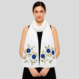 Écharpe en viscose brodée style bohème à motifs botaniques - Châle léger à franges pour le printemps et long foulard pour le cou - Product Image 2