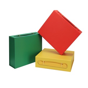 Boîte cadeau <span class=keywords><strong>de</strong></span> luxe en carton pliable <span class=keywords><strong>personnalisée</strong></span> avec poignée en cuir PU, faible MOQ, échantillon gratuit, avec couvercle magnétique - Product Image 3