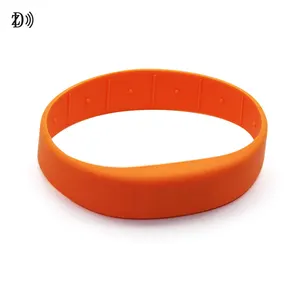 Factory Price 125KHz RFID Wristband Silicone Black Laser Engraving Logo RFID Bracelet For WaterPark