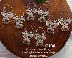 ต่างหูทรงกลมสีทองแกะสลักสีทองและโลหะออกซิไดซ์ของผู้หญิงแนววินเทจเครื่องประดับต่างหูสไตล์อินเดีย jhumka jhumki - Product Image 3