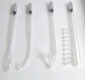 Baguette d'électrothérapie haute fréquence <span class=keywords><strong>LZ</strong></span> <span class=keywords><strong>006A</strong></span> abordable 4-en-1 avec accessoires en tube de verre pour traiter les éruptions cutanées du visage et améliorer les peaux grasses - Product Image 5