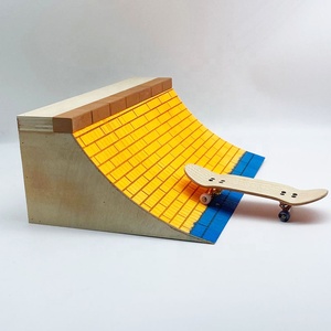 Rampe en bois professionnelle pour fingerboard, rampe de 1 à 4 quarts de <span class=keywords><strong>pipe</strong></span>, obstacles faits à la main pour les professionnels - Product Image 1