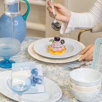 Service de vaisselle en porcelaine de luxe à motif végétal, assiettes en céramique réutilisables pour mariage, hôtel, restaurant, vente en gros
