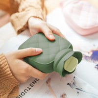 Bouillotte en silicone réutilisable Refine Factory, chauffe-mains portable avec housse tricotée, sac à eau anti-fuite pour usage quotidien