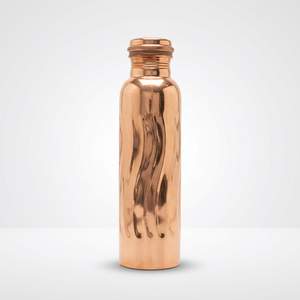 Bouteille en cuivre véritable martelé, fabriquée à 100 % en cuivre, capacité de 950 ml, idéale pour les magasins de produits santé - Product Image 1