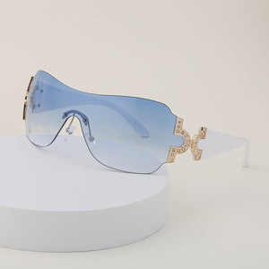 Lunettes de soleil sans monture style Y2K européen pour femme, grandes courbes, strass incrustés, protection UV400, pour le cyclisme - Product Image 1