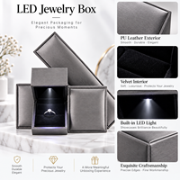Boîte à bijoux en cuir PU avec éclairage LED intégré, intérieur en velours, pour fête de fiançailles, cadeau de vacances, présentoir de bijouterie