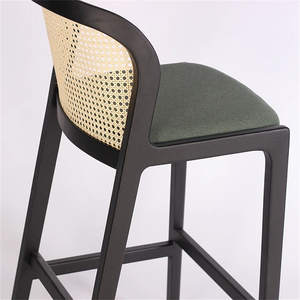 <span class=keywords><strong>Tabouret</strong></span> <span class=keywords><strong>de</strong></span> <span class=keywords><strong>bar</strong></span> en <span class=keywords><strong>bois</strong></span> massif avec dossier en rotin <span class=keywords><strong>noir</strong></span> <span class=keywords><strong>de</strong></span> style <span class=keywords><strong>scandinave</strong></span> moderne Decoout pour restaurant, café, cuisine <span class=keywords><strong>et</strong></span> <span class=keywords><strong>bar</strong></span> à domicile - Product Image 4