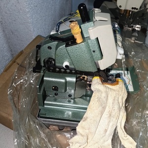 Máquina de Coser Overlock Industrial Usada con Motor y Componentes Principales, 6000 Puntadas/min, Grosor de 5MM - Product Image 4