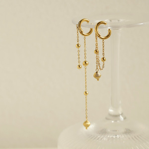 Manchette d'oreille sans perçage en acier titane, style vent froid, faite à la main, avec perles rondes, perles lanterne et pampilles, clip d'oreille non-percé pour cartilage - Product Image 1