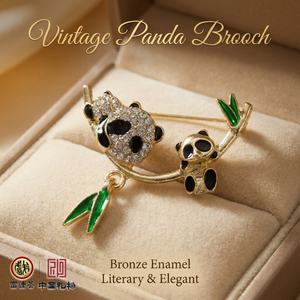 Broche vintage Panda en émail bronze rétro – Cadeau chinois pour le Nouvel An, idéale pour les tenues littéraires - Product Image 2