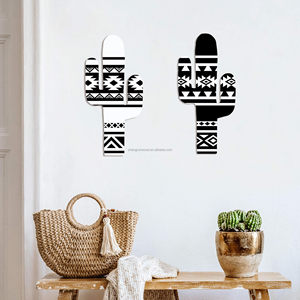 Arte de Parede em Madeira Estilo Fazenda Luxuosa com Padrão em Preto e Branco para Decoração de Casa - Presente de Aniversário - Product Image 1