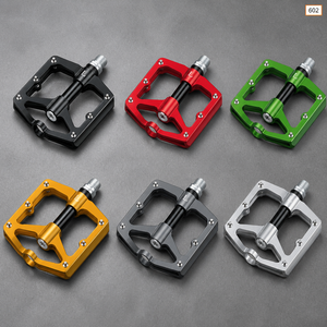 Pédale de <span class=keywords><strong>VTT</strong></span> plate CNC personnalisée 112 mm en aluminium, roulement scellé 6 broches CNC, CR-MO 18,5 mm, fine, 310 g, OEM, noir, rouge, argent - Product Image 1