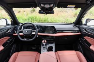 Changan <span class=keywords><strong>X5</strong></span> PLUS <span class=keywords><strong>Pioneer</strong></span> PRO 2026 1.5T DCT, SUV familial spacieux 5 places, en stock et agréé par l'usine au port de Nansha (Blanc/Gris) - Product Image 6