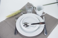 Assiette de table Unisono Plus 26 cm blanche à une main avec aide à la digestion, assiette spéciale écologique pour restaurants