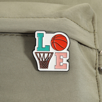 Broches fantaisie en émail sur le thème du basketball, motifs amusants de joueurs de sport, trophées et symboles d'amour, bijoux de revers en gros
