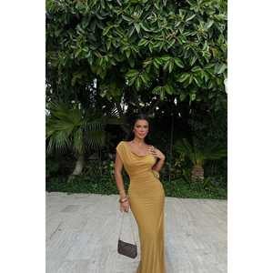 Robe de mariée moderne vintage avec détails en rose terreux, bustier, coupe princesse trapèze, avec appliques en dentelle, modèle tendance - Product Image 2