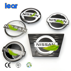 62890-6TA0A カスタムロゴ 光沢のある高級クロムメッキABS製車エンブレム 中空バッジ 日産車体ステッカー 再利用可能 - Product Image 1