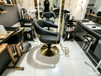 Fauteuil de Barbier Professionnel Noir pour Salon de Coiffure, Chaise Élévatrice avec Cadre en Aluminium et Pompe Hydraulique, Hauteur Réglable pour Coiffure Commerciale