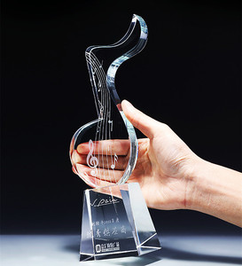 Elegante, gebogene, musiknotenförmige Kristalltrophäe, innen graviertes Notensystem-Symbol, Ehrenpreis - Product Image 6