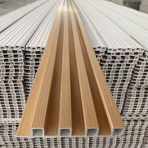 Panneau mural rainuré en WPC imitation <span class=keywords><strong>bois</strong></span>, imperméable et ignifuge, <span class=keywords><strong>avec</strong></span> revêtement en PVC pour la décoration intérieure et les espaces de divertissement domestiques - Product Image 4