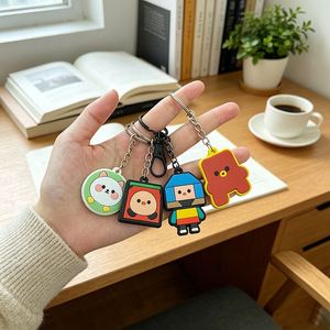 Crea tus propios llaveros personalizados de goma suave, llaveros de PVC económicos, dibujos animados en 3D - Product Image 1