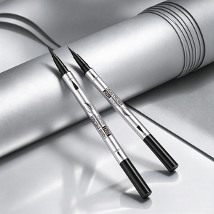 Delineador de Ojos Líquido HelloKiss 2 en 1 Hiper Negro, Doble Punta, Resistente al Agua y de Larga Duración - Product Image 4