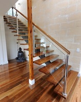 Escalier à faisceau unique en bois de noyer durable avec rail en verre invisible Caractéristique minimaliste du salon intérieur et extérieur