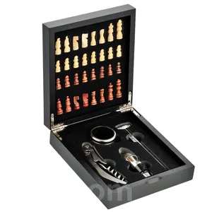 عدة أدوات النبيذ مكونة من 4 قطع ملحقات صندوق خشبي فريد يحتوي على طقم هدايا الشطرنج الدولي صندوق خشبي مفرد النبيذ