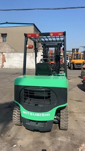 Chariot élévateur diesel Mitsubishi FD30 de 30 tonnes, 90 % neuf, moteur japonais d'origine, avec certification EPA et CE, utilisé pour le chargement hors route, mât à 3 sections - Product Image 2