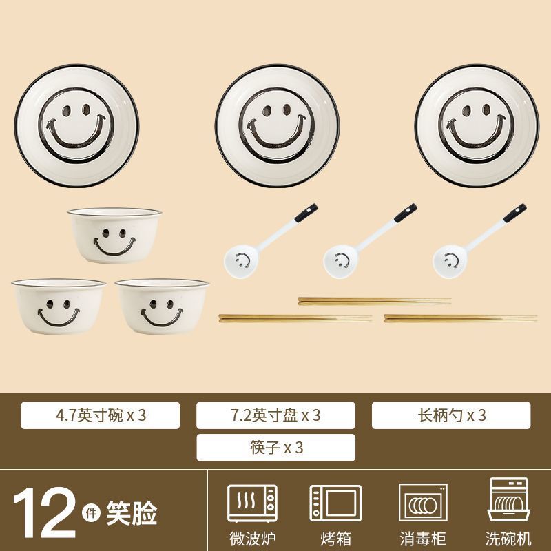 3 bols, 3 assiettes, 3 cuillères, 3 baguettes