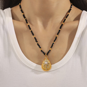 Kalung Liontin Tetesan Air Zirkon Berlapis Emas 18k Anti Kusam dari Baja Tahan Karat dengan Manik-Manik Batu Hitam untuk Perhiasan Wanita - Product Image 3