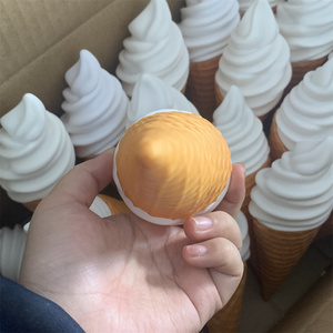 Cornet de crème glacée molle en PVC blanc, modèle artisanal de collection, ornement décoratif, accessoire de présentation estival pour snacks et street food - Product Image 3
