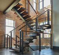 DB Modern Mono Beam Escalier | Lisse simple en acier au carbone avec bandes de roulement en bois massif et garde-corps en verre pour les maisons d'intérieur et d'extérieur