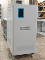Stabilisateur de tension triphasé 30kVA-500kVA de type servo en cuivre SVC 220V/380V/400V pour usage domestique et industriel