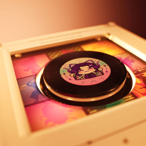 Aimant de réfrigérateur en acrylique Anime, tourne-disque vinyle rotatif avec éclairage, changement de chanson, motifs musicaux personnalisés - Product Image 3