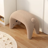 Pouf multifonction pliable en polaire motif chat et agneau, idéal comme tabouret de maquillage ou de rangement pour chambre, salon ou entrée.
