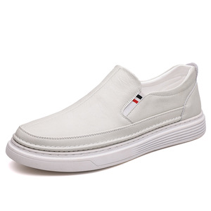 รองเท้าโลฟเฟอร์แบบสวมสีขาวสำหรับผู้ชาย รองเท้าหนังลำลอง ส้นเตี้ย พื้นยาง ทนทาน เหมาะสำหรับใส่พักผ่อน - Product Image 5