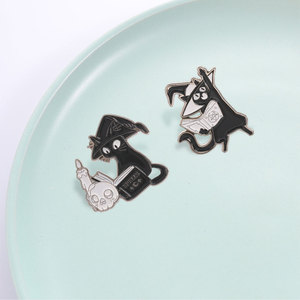 Set de Pins Esmaltados de Gato Negro Mago y <span class=keywords><strong>Libro</strong></span> de Hechizos de Bruja, Insignia de Solapa, Adorno Decorativo para Prendas y Mochilas - Product Image 3