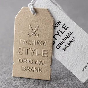 Étiquettes de vêtements personnalisées de luxe mates avec logo et code-barres, design en <span class=keywords><strong>papier</strong></span> gaufré avec attache en plastique pour chaussettes et vêtements - Product Image 1
