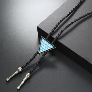 Collar de Suéter Triangular <span class=keywords><strong>Retro</strong></span> Versátil Informal, Collares con Colgante Geométrico de Aleación Creativos Unisex para Hombres y Mujeres - Product Image 3