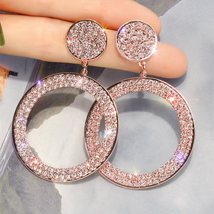 Boucles d'oreilles pendantes géométriques en strass pour femmes, bijoux de mode scintillants et tendance - Product Image 3