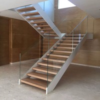 Design moderne Escaliers de patio préfabriqués réglables en forme de U Marches en bois de chêne noir pour l'extérieur des falaises