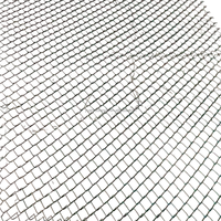 Clôture en treillis métallique galvanisé en acier, design tissé antirouille pour la sécurité et l'utilisation domestique, compatible avec les portails coulissants