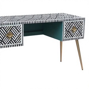 Escritorio y Taburete Modernos Hechos a Mano con Incrustaciones de Madera y Base de Latón, Diseño Floral en Blanco y Negro Ecológico - Product Image 1