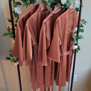 <span class=keywords><strong>Vestaglia</strong></span> Personalizzata per Damigelle, Accappatoio in <span class=keywords><strong>Raso</strong></span> con Nome Personalizzato, <span class=keywords><strong>Kimono</strong></span> da Sposa per Damigelle, <span class=keywords><strong>Vestaglia</strong></span> per Testimone dell'Onore - Product Image 3