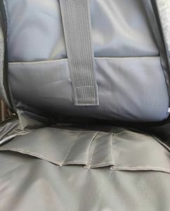 K1102 USB Unisex Laptop Backpack Nuevos estilos para negocios simples y viajes casuales para hombres y mujeres - Product Image 4