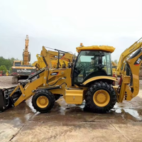 Chargeuse-pelleteuse CAT 420F 4x4, excavatrice hydraulique avec godet de chargement frontal et accessoire de terrassement arrière