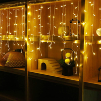 LED-Eisstreifen-Lichtvorhang mit 8 Modi, geeignet für Weihnachtsdekoration im Innen- und Außenbereich