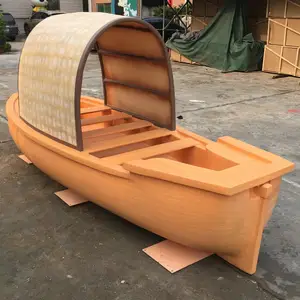 Sculpture de bateau en fibre de verre